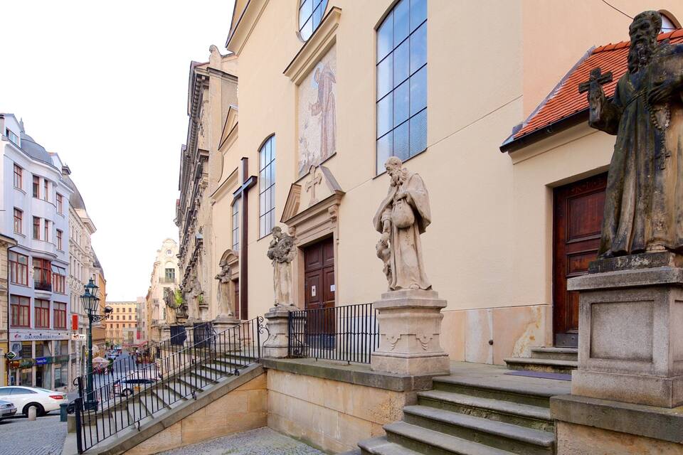A street with buildings, statues, and a staircase.