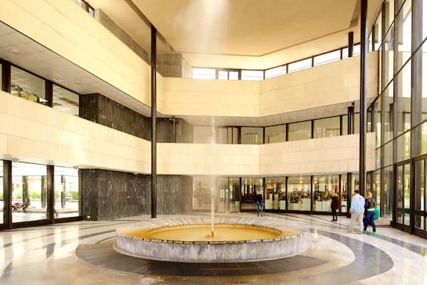 Karlovy Vary qui includes vues intérieures