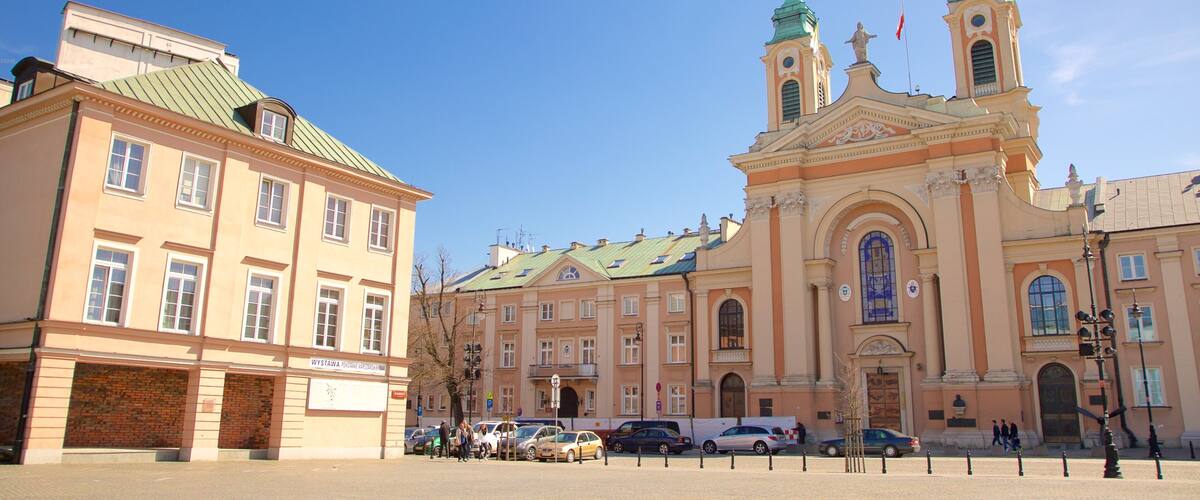 Warsaw showing a square or plaza and heritage elements
