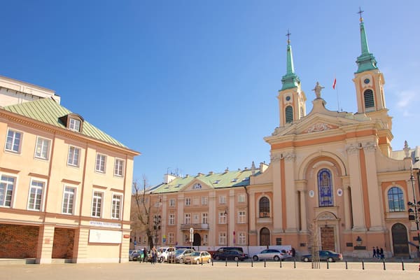 Varsovia ofreciendo elementos del patrimonio y un parque o plaza