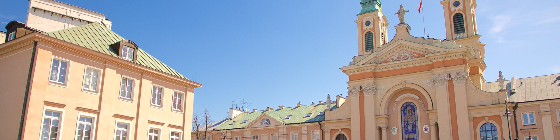Varsovia ofreciendo elementos patrimoniales y una plaza