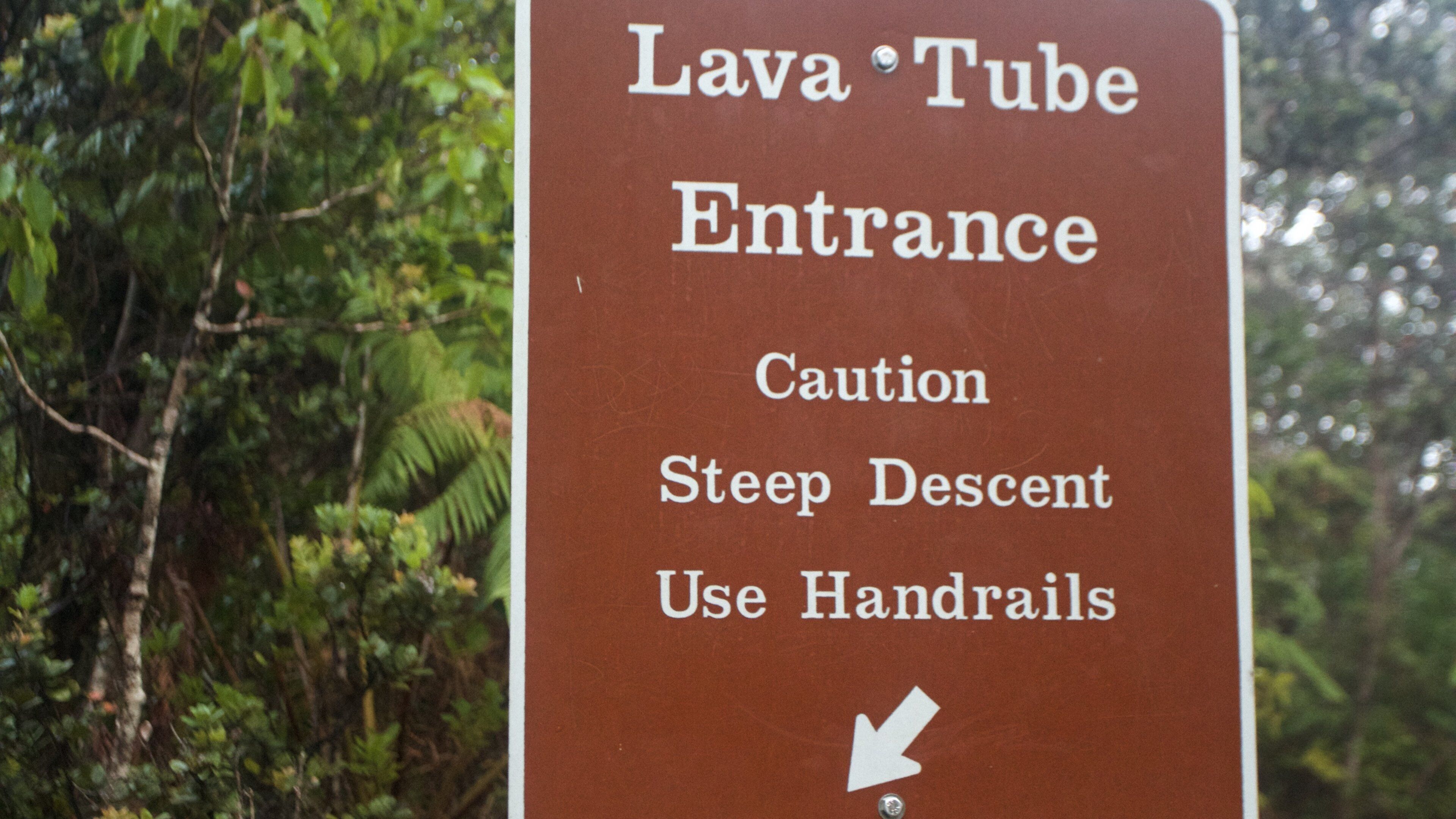 Hawaii og byder på skiltning og regnskov