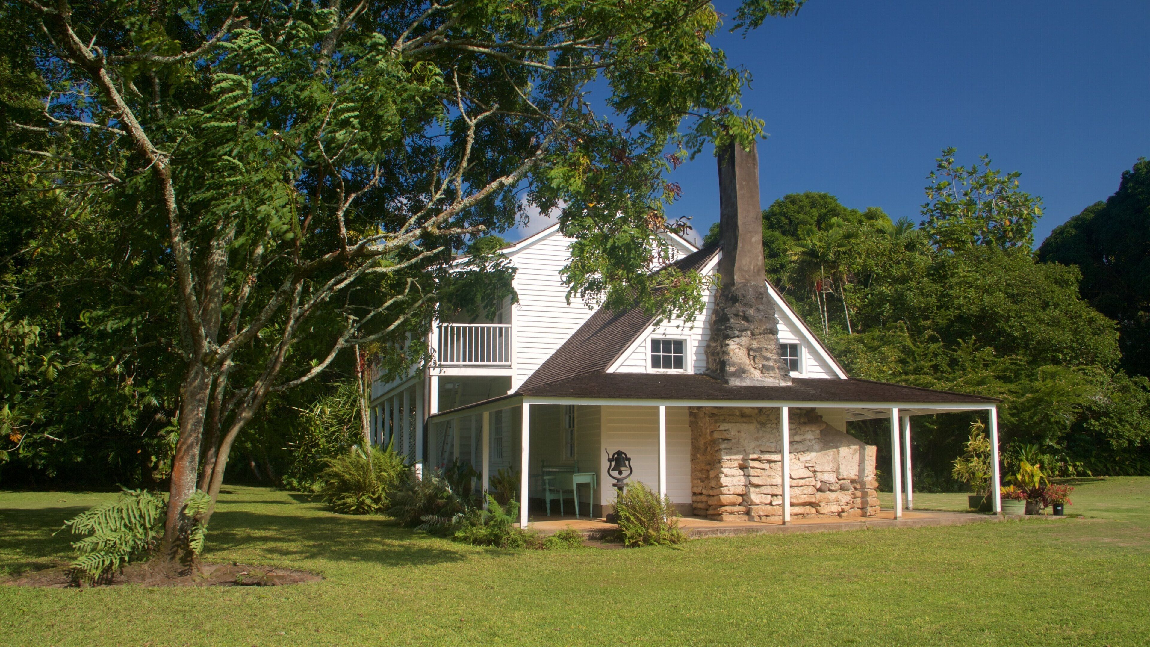 Waiʻoli Huiʻia Church & Waiʻoli Mission House featuring heritage elements and a house