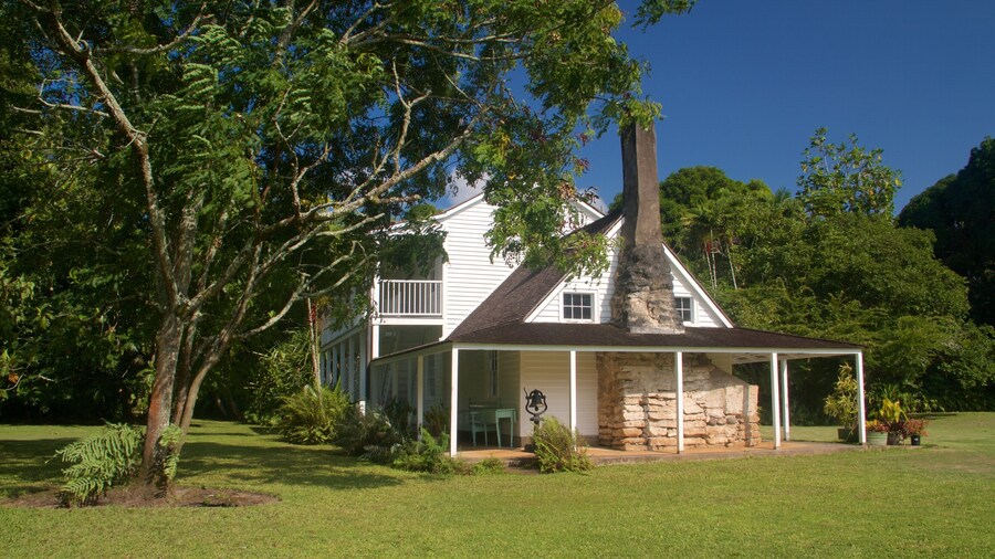 Waiʻoli Huiʻia Church & Waiʻoli Mission House featuring heritage elements and a house