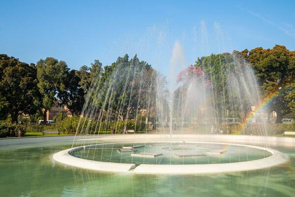 Rose Garden which includes a fountain