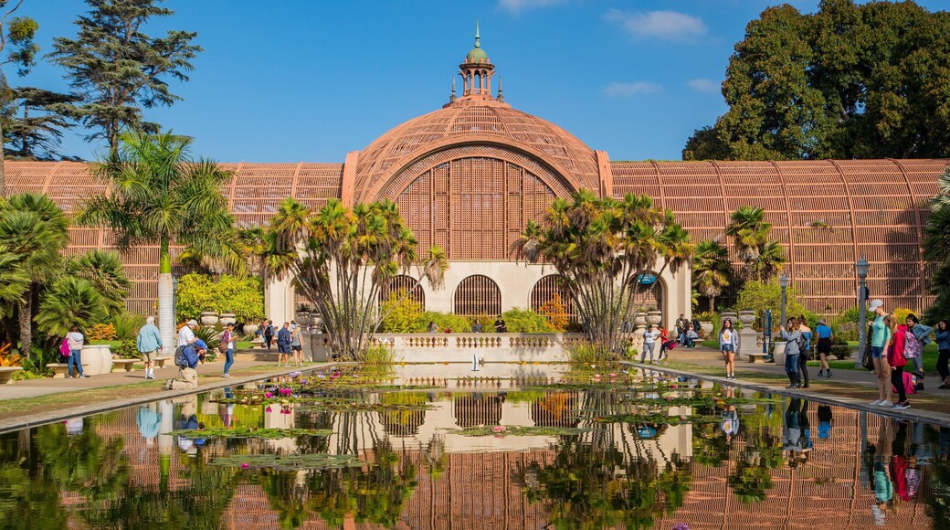 Botanical Building showing a pond