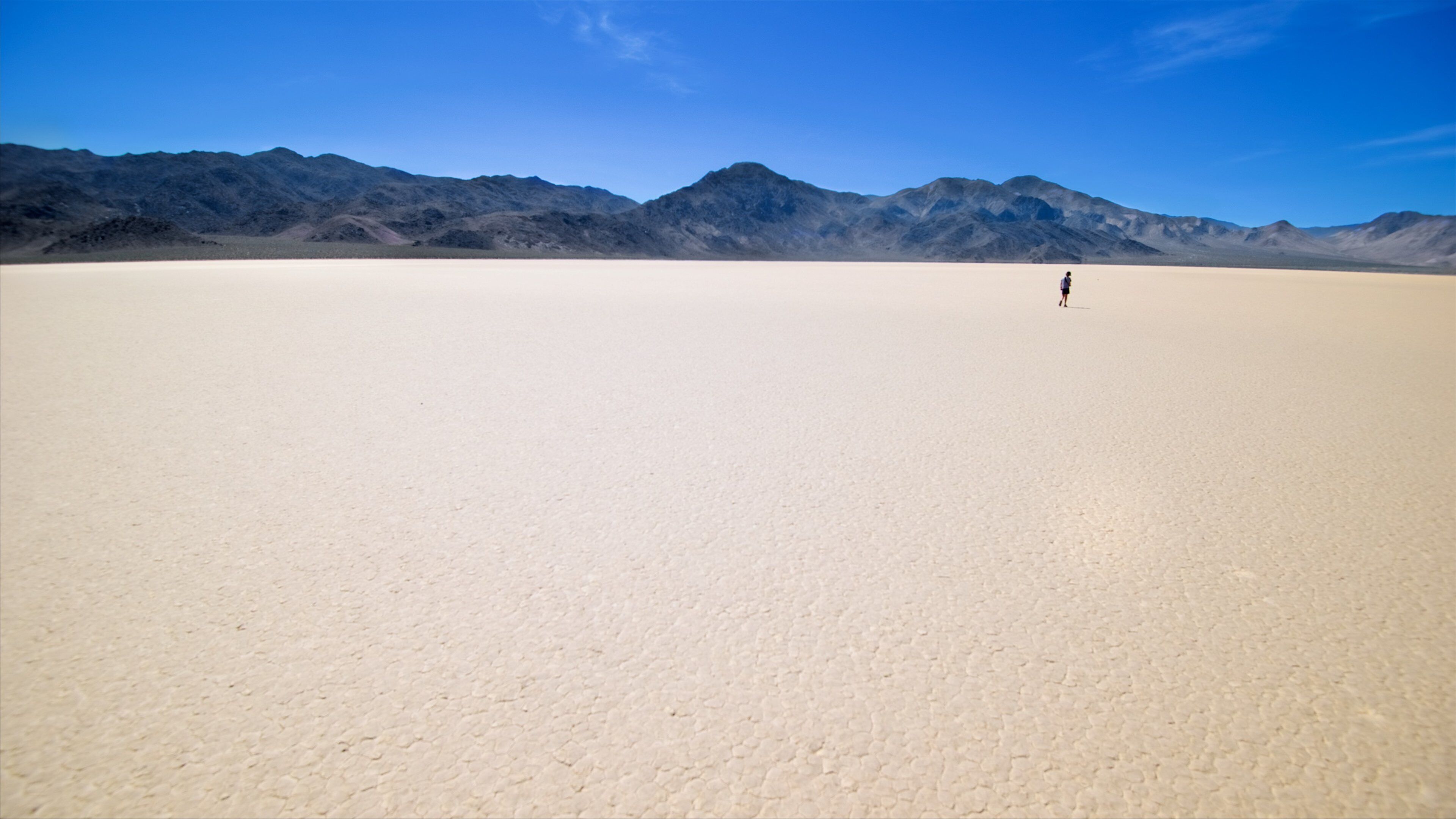 死谷 呈现出 沙漠風景 和 寧靜風景