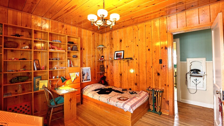 Midland qui includes une maison et scÚnes intérieures