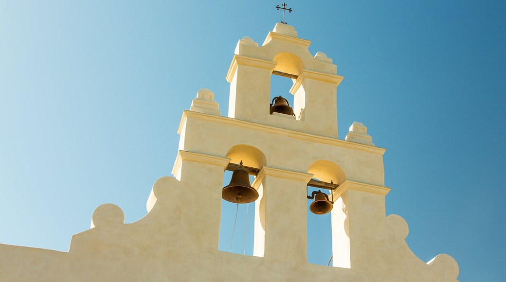 Mission San Juan which includes a church or cathedral