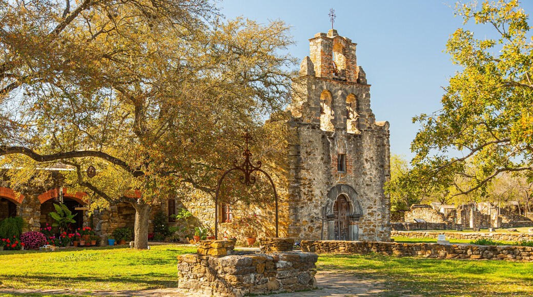 Mission Espada featuring heritage architecture and a church or cathedral