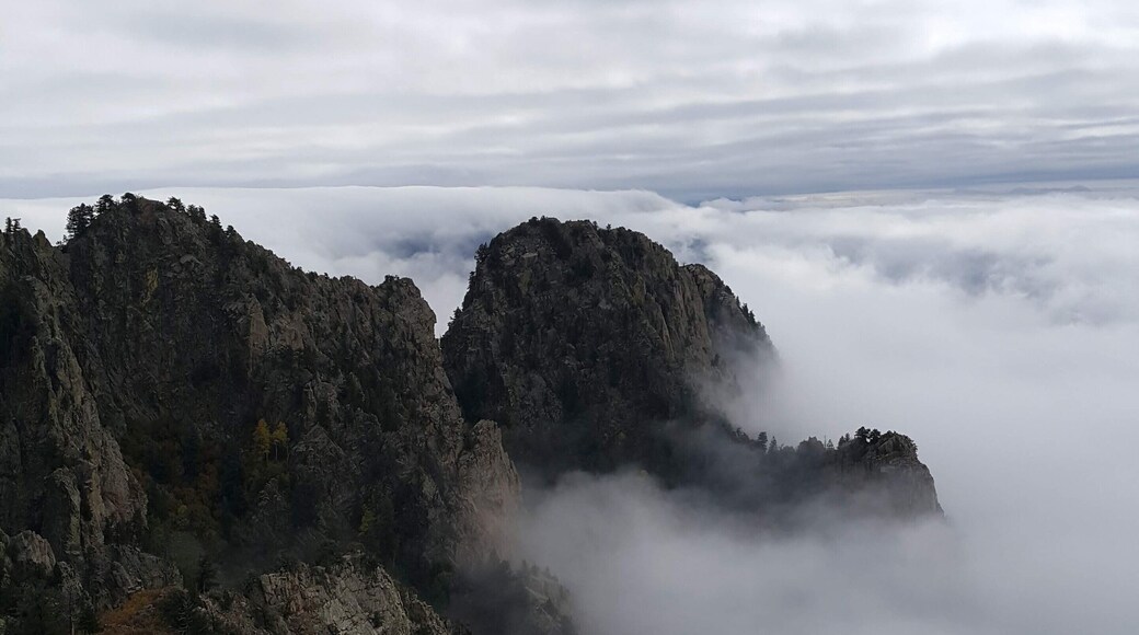 Rare "cloud sandwich" between two separate layers of clouds, said to happen every 5 years or so.