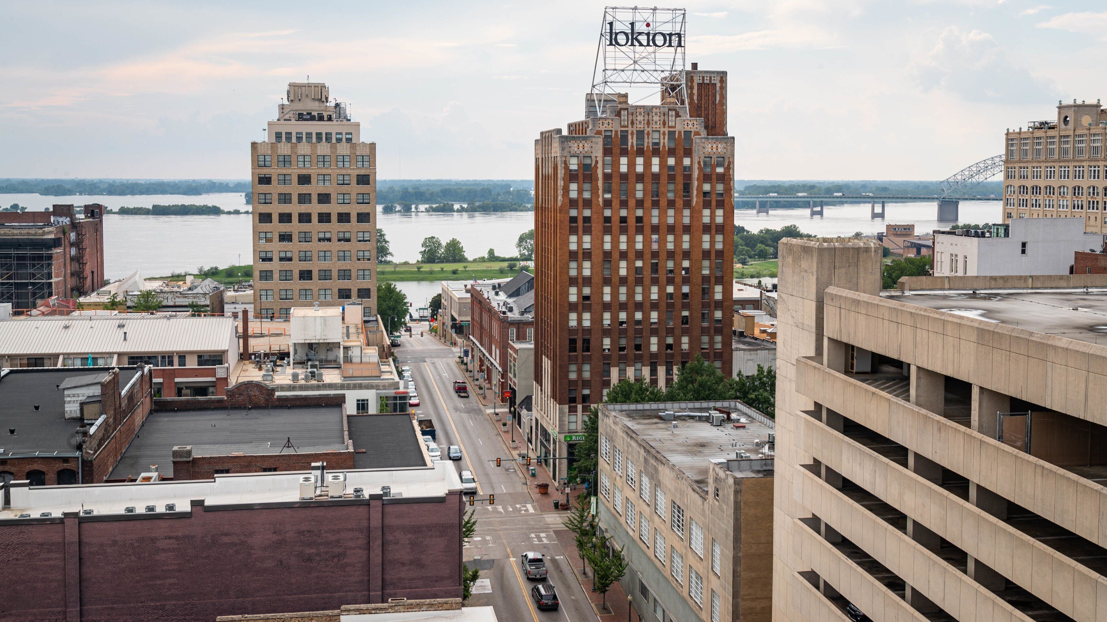 Peabody Ducks showing a city
