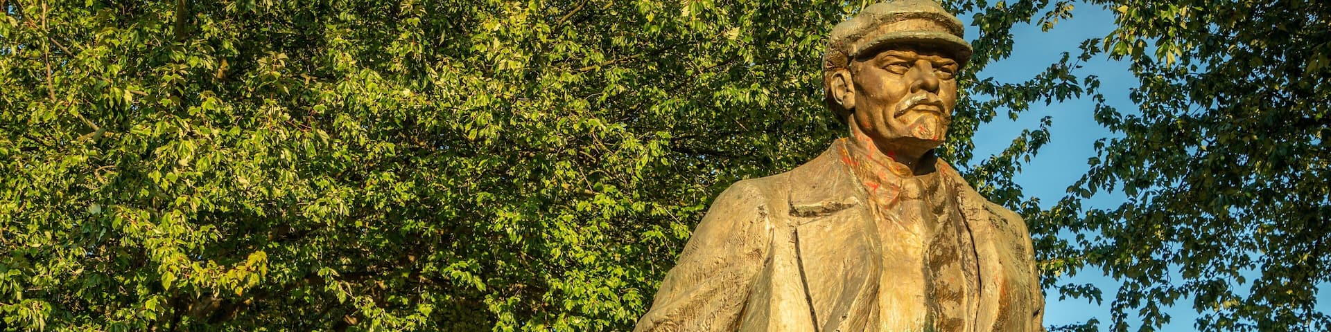 Statue of Lenin featuring a statue or sculpture