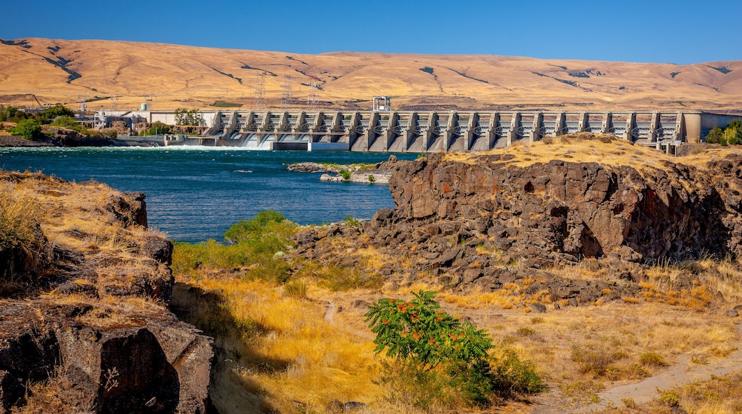 Dam at The Dalles Oregon