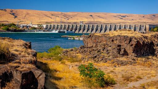 Dam at The Dalles Oregon