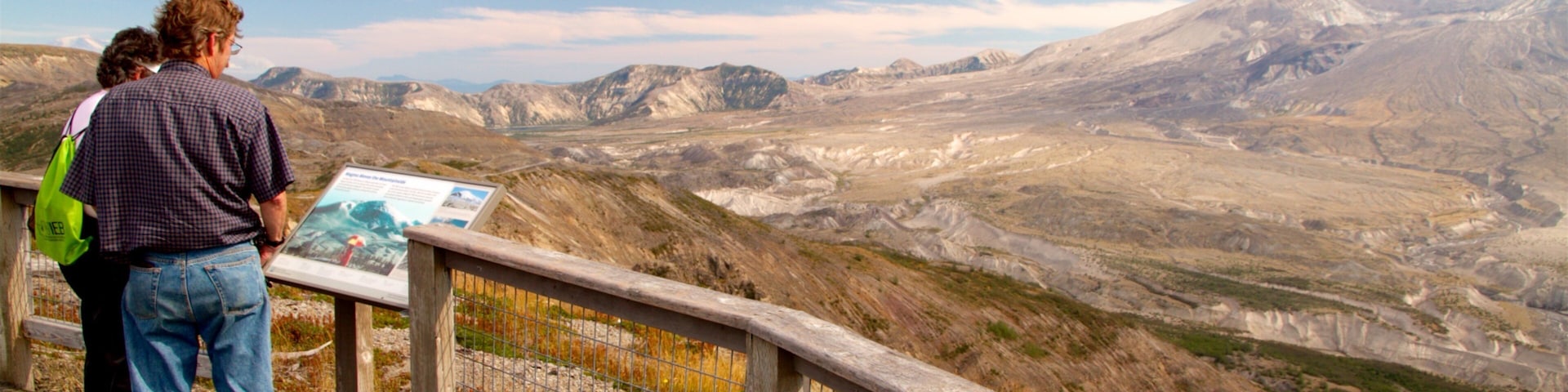 Johnston Ridge Observatory 其中包括 景觀, 山 和 指示牌