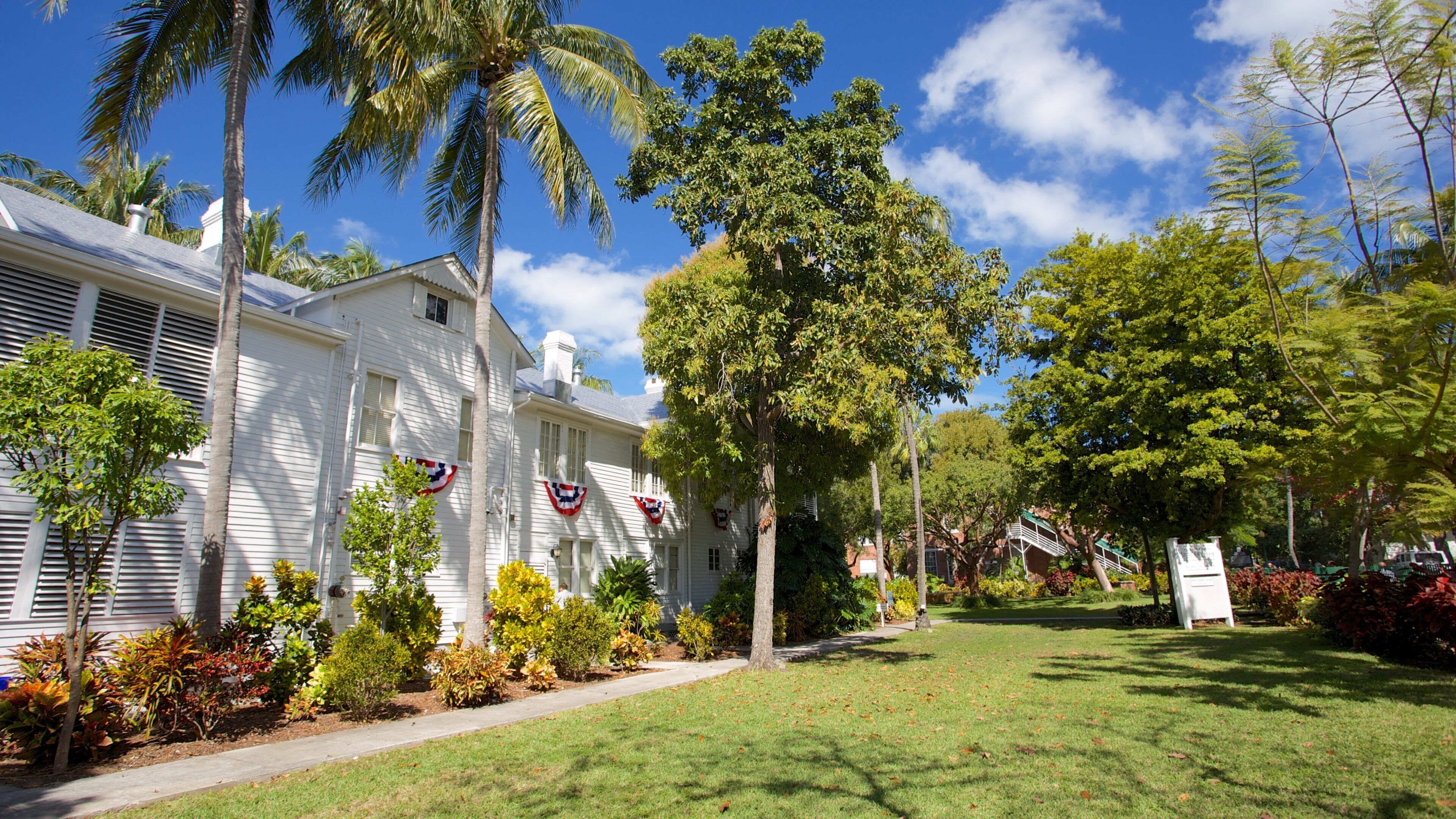 Bahama Village which includes a garden