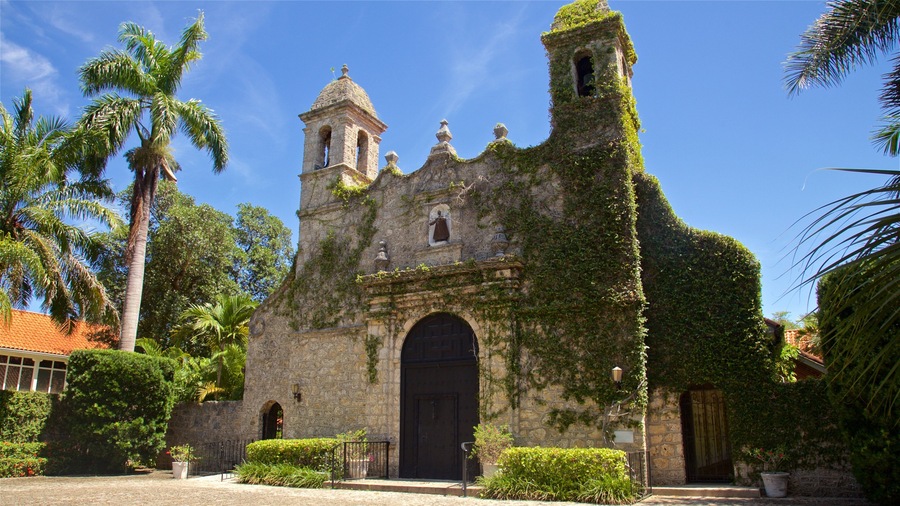 Plymouth Congregational Church featuring heritage architecture