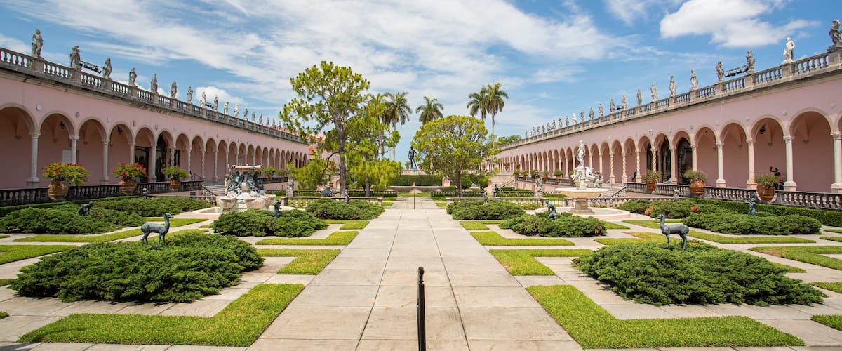 Ringling Museum Complex showing a park