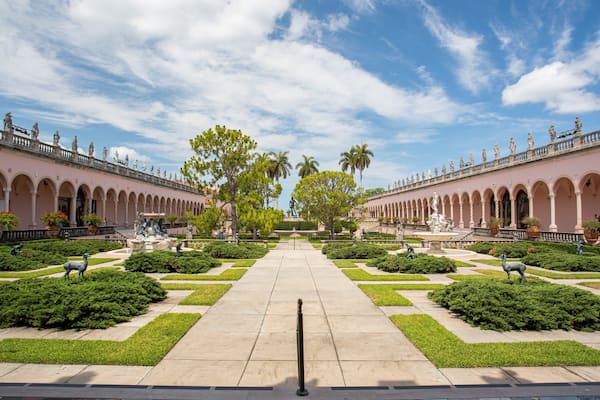 Ringling Museum Complex showing a park