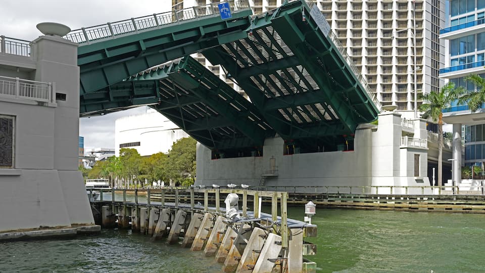 Brickell Avenue Bridge, bascule bridge over Miami River on winter sunny day. Downtown Miami, Florida