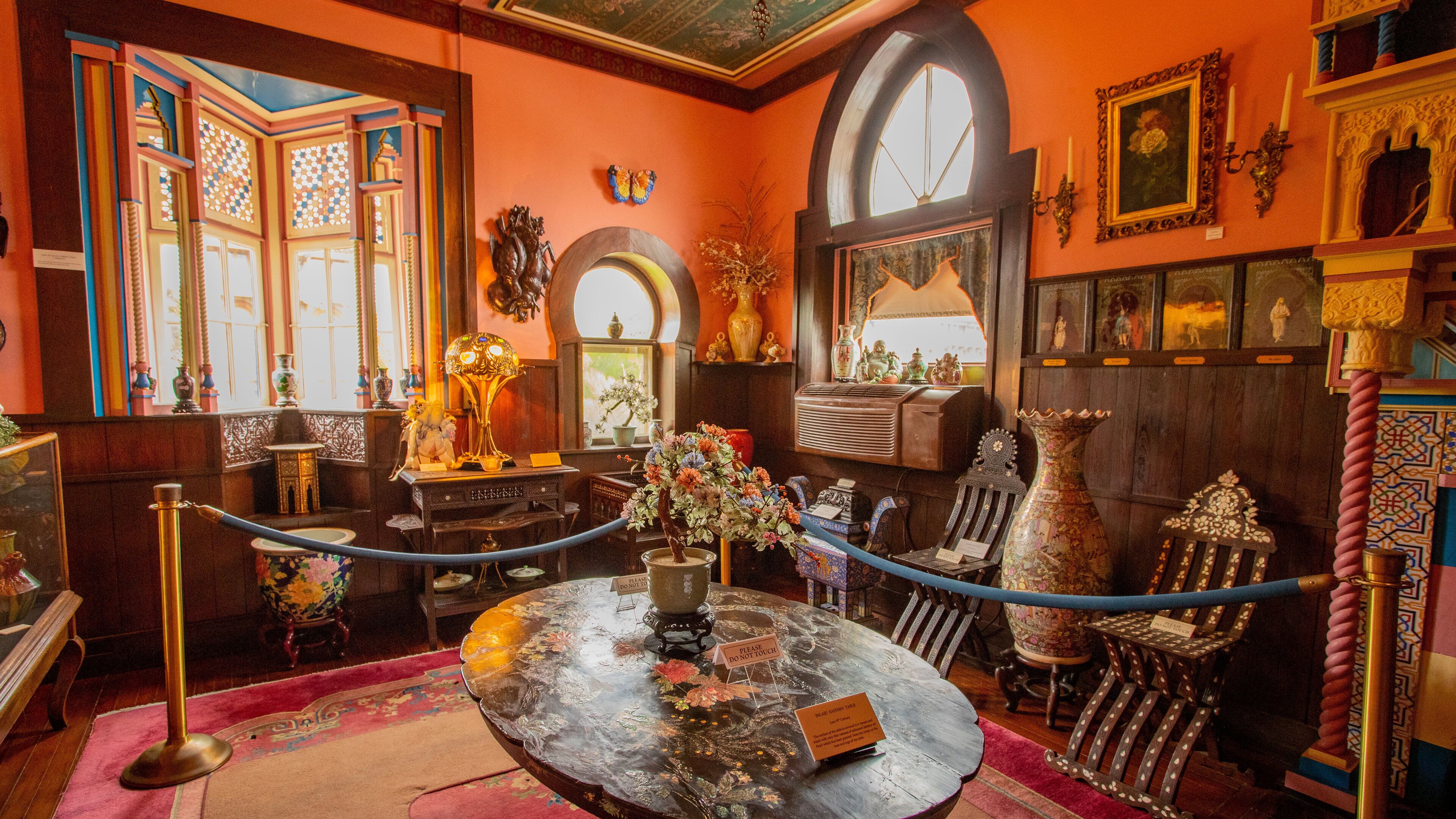 Villa Zorayda Museum which includes interior views and heritage elements