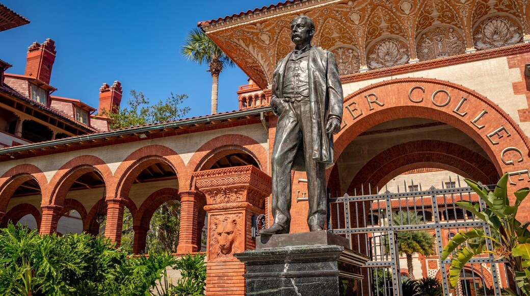 Ponce de Leon Hotel showing a statue or sculpture