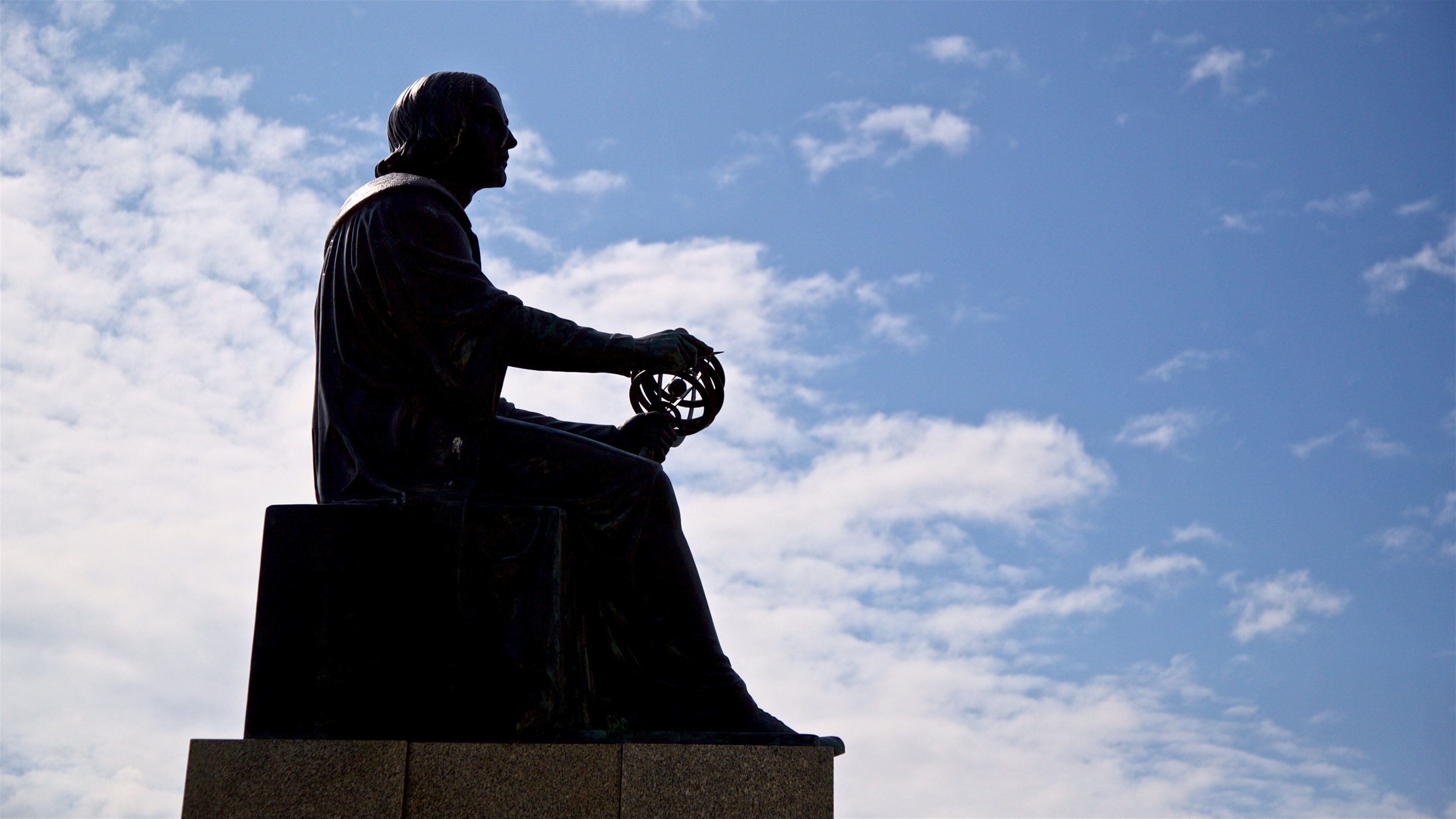Copernicus Statue showing a statue or sculpture