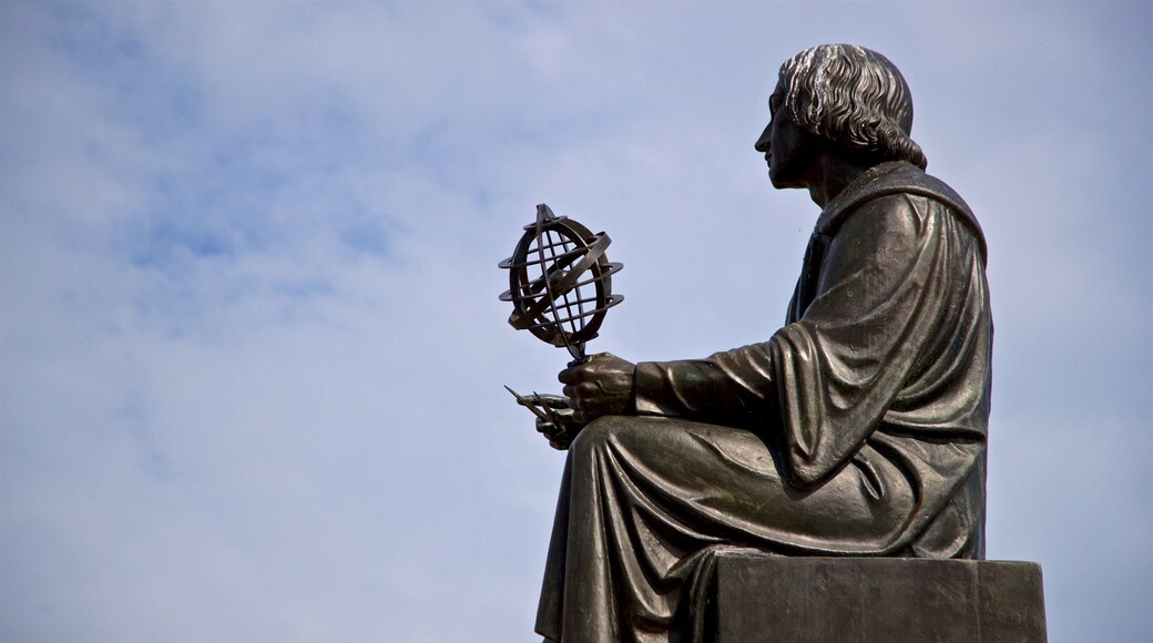 Copernicus Statue showing a statue or sculpture