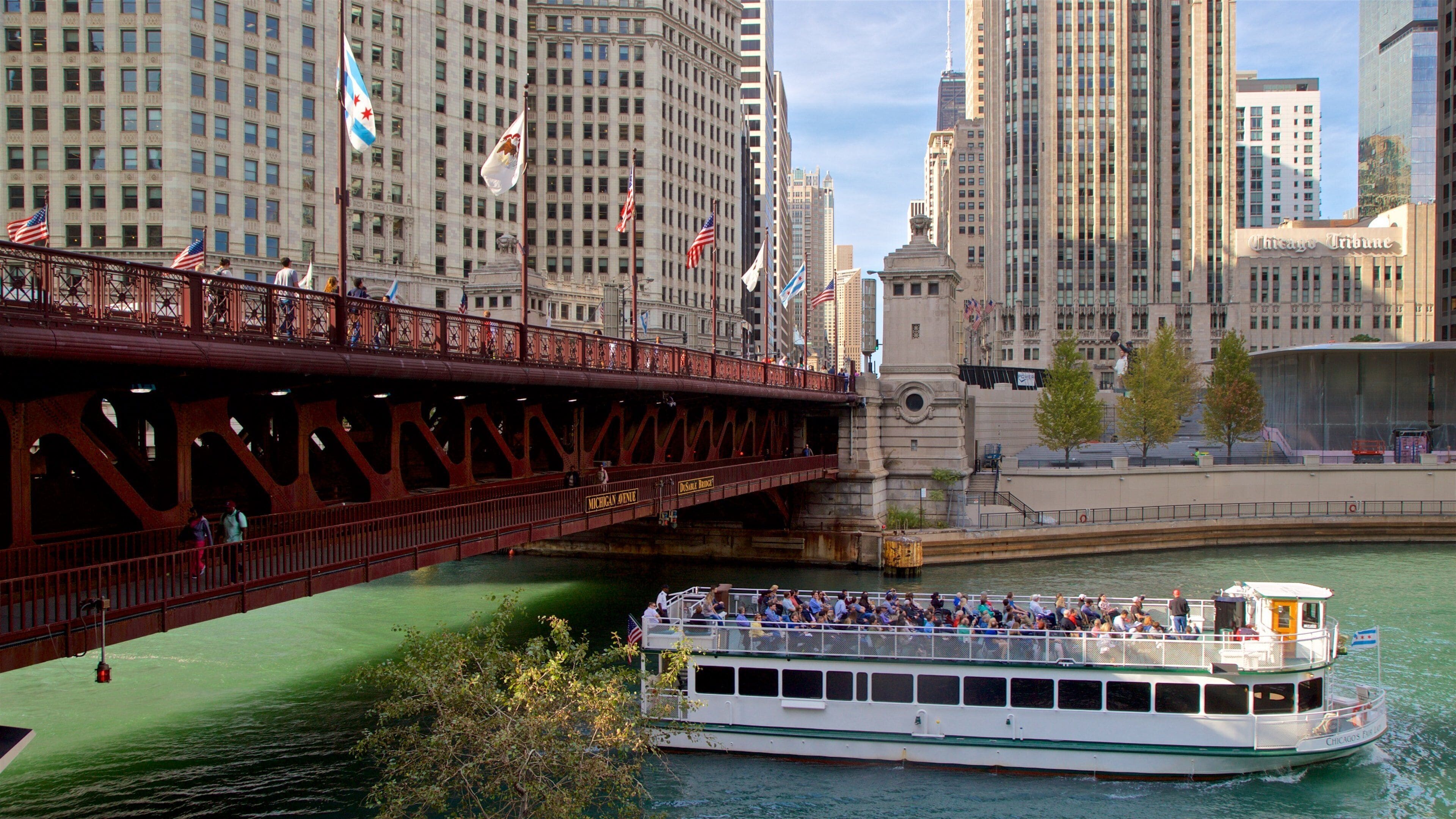 芝加哥市中心的芝加哥滨河步道| Expedia