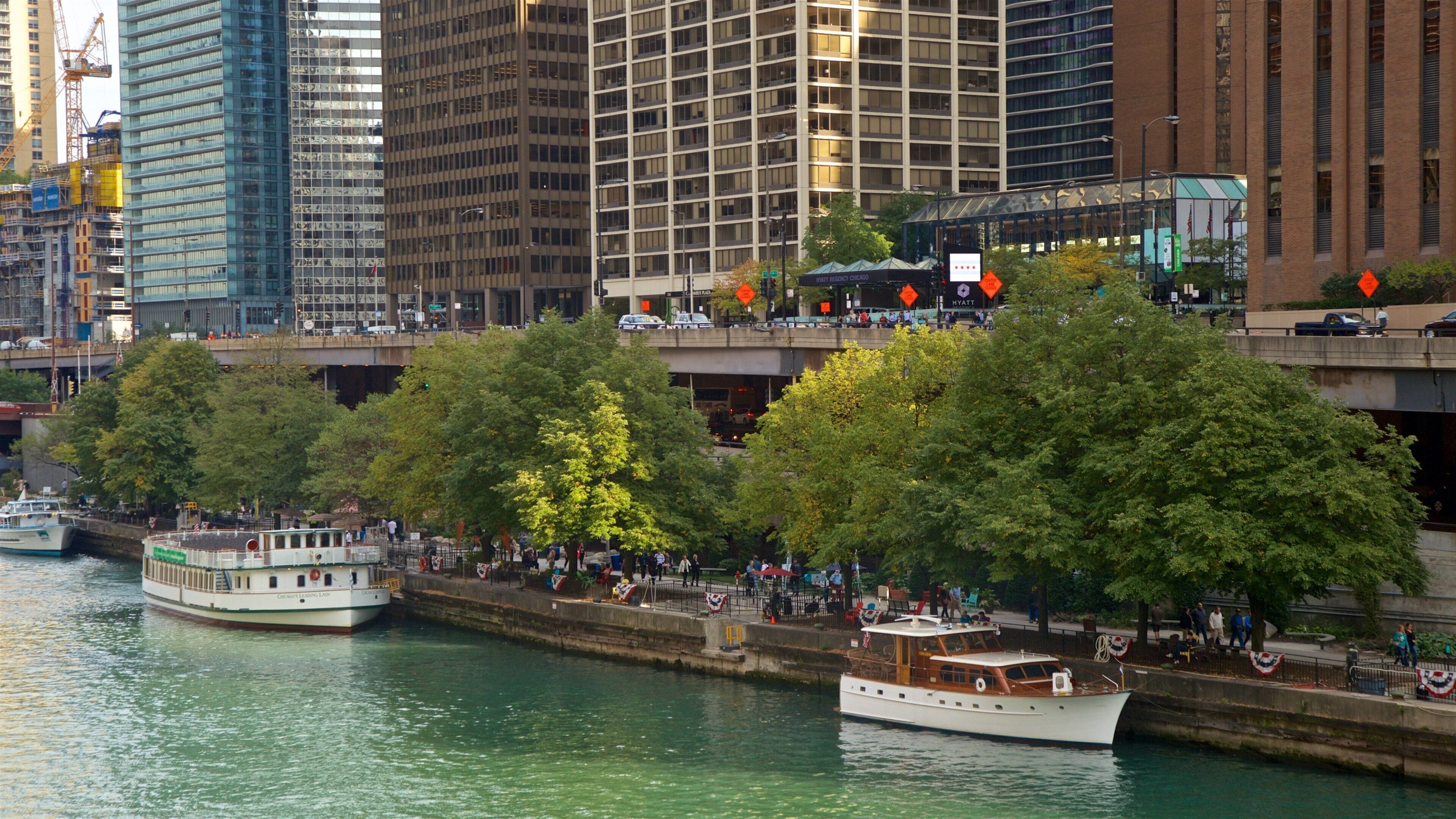 芝加哥市中心的芝加哥滨河步道| Expedia