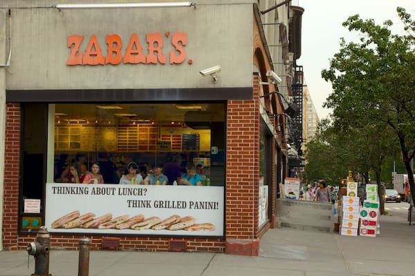 New York montrant dĂźner en ville, signalisation et scĂšnes de rue