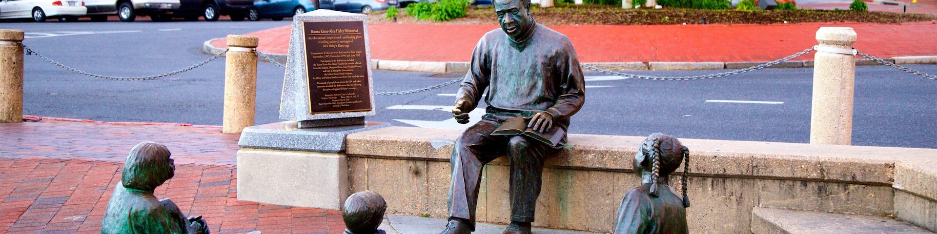 Kunta Kinte–Alex Haley Memorial featuring a statue or sculpture and heritage elements