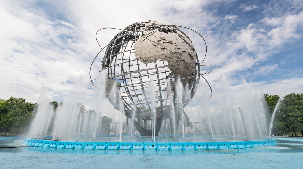 Unisphere featuring a fountain
