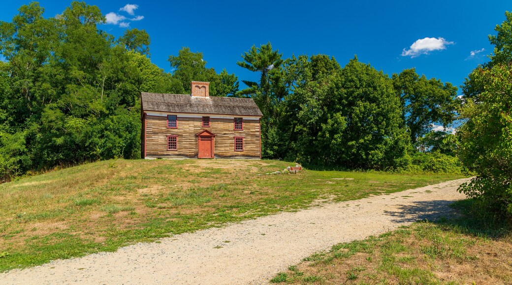Minute Man National Historic Park featuring heritage elements