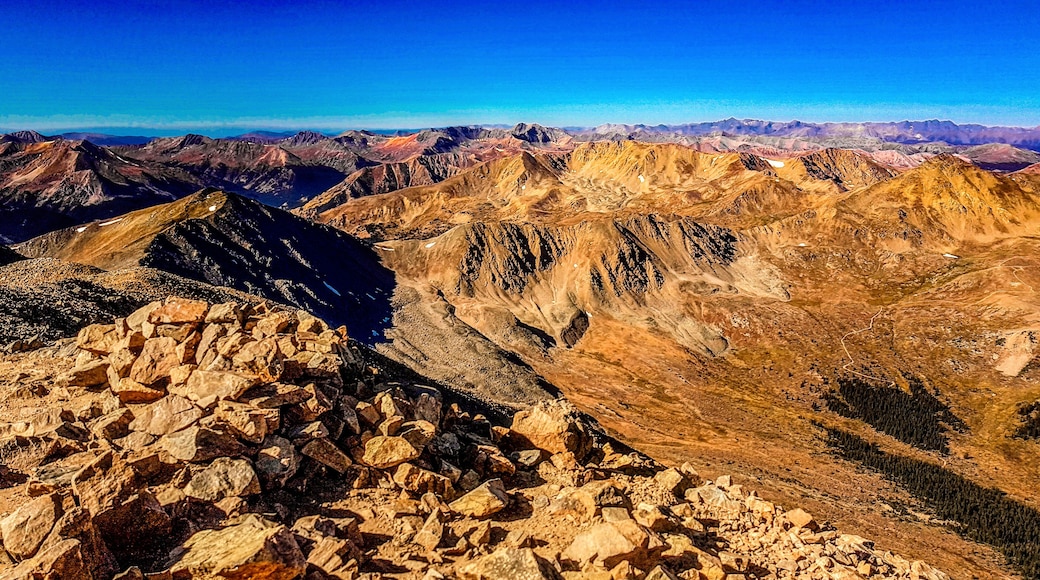 Top of the rockies. Second highest peak in the lower 48. A good hike and a beautiful day.
#hiking #ontheroad #adventure