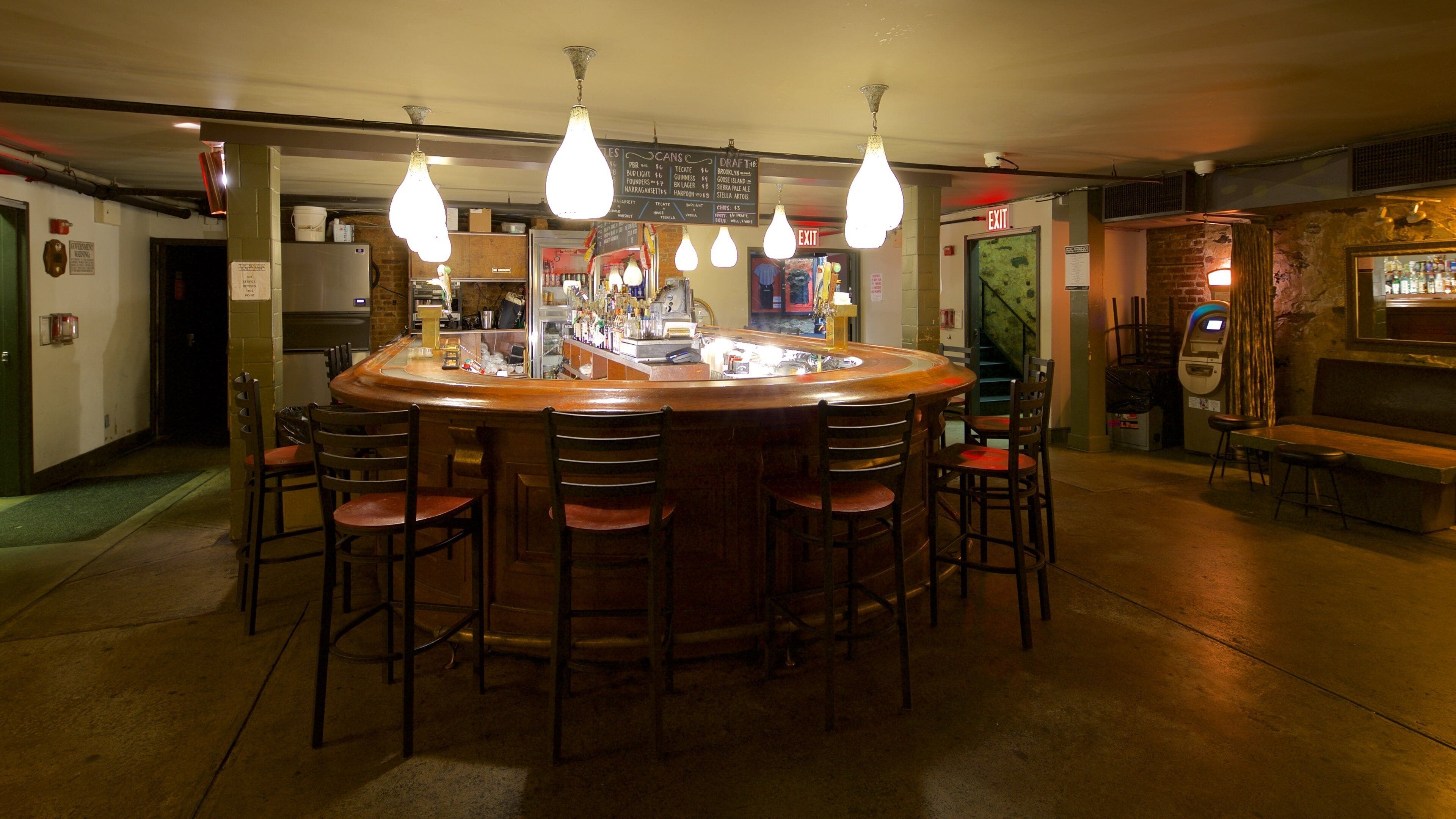 Bowery Ballroom montrant vues intérieures et bar