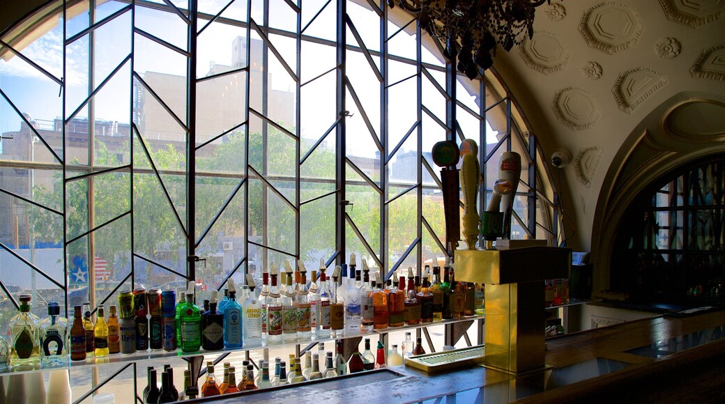 New York og byder på interiør og en bar