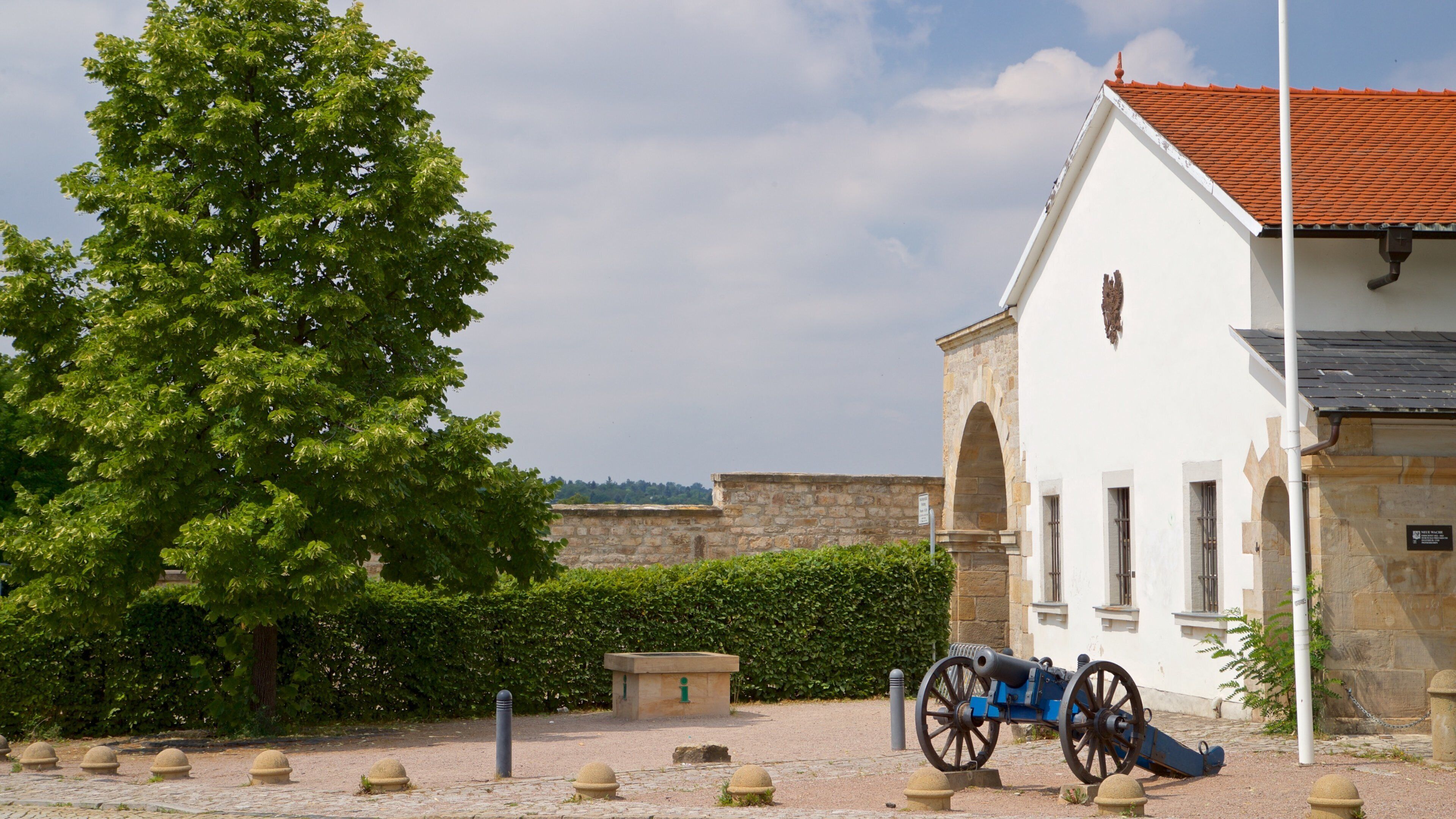 Zitadelle Petersberg mit einem Militärisches und Geschichtliches