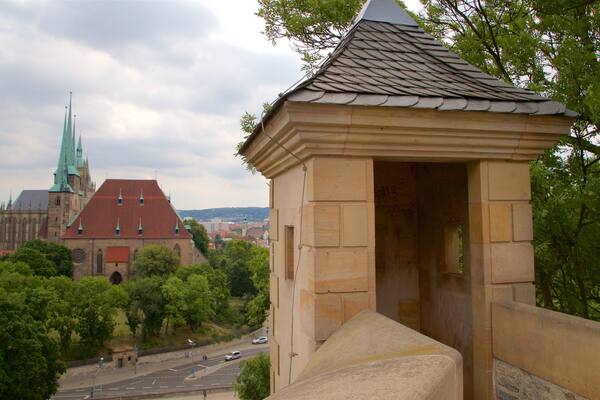 Zitadelle Petersberg welches beinhaltet Geschichtliches