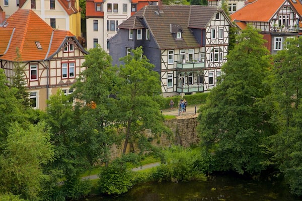 Museum im Zwinger mit einem Landschaften und Kleinstadt oder Dorf