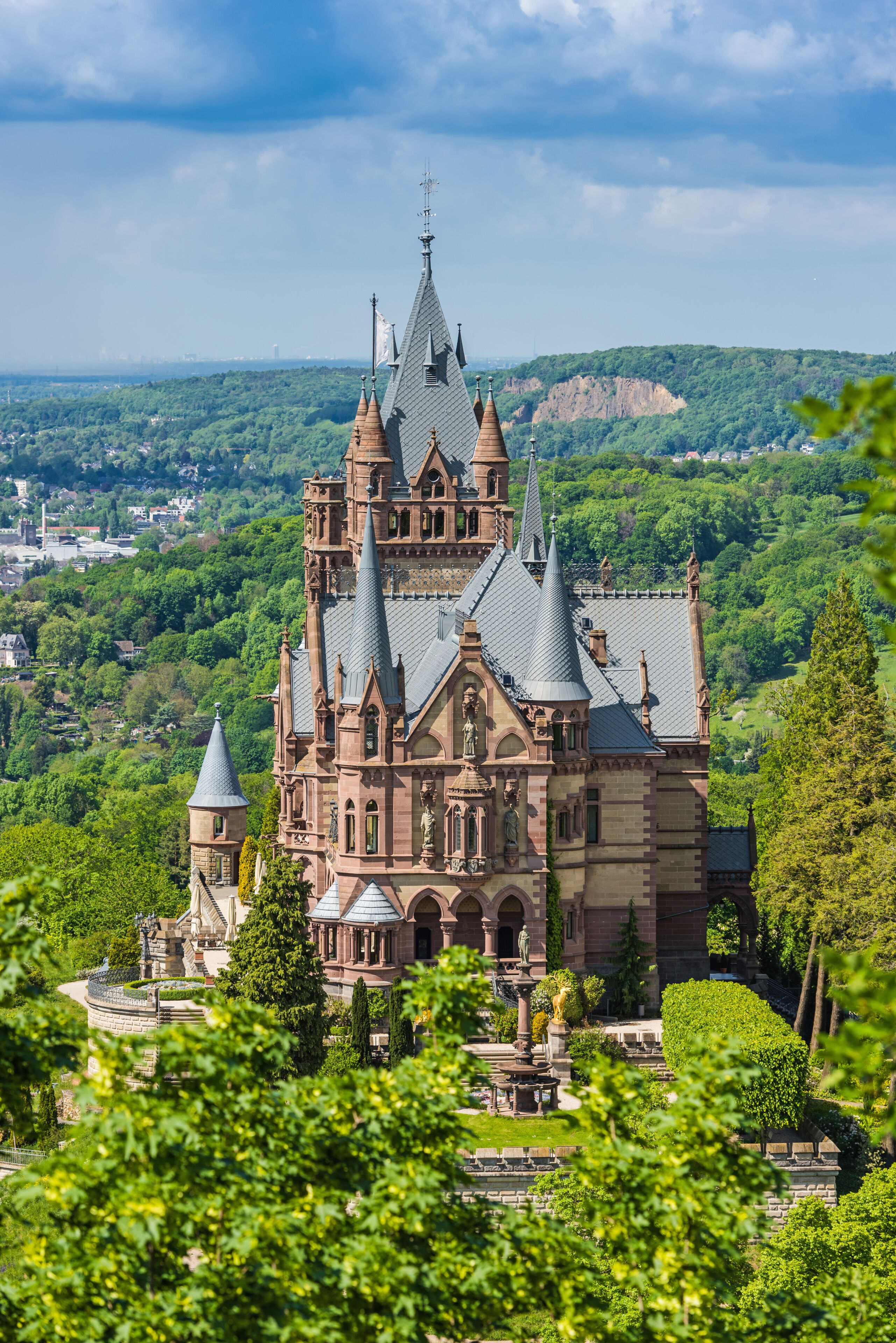 Drachenburg bei Bonn im Frühling; Siebengebirge; Deutschland