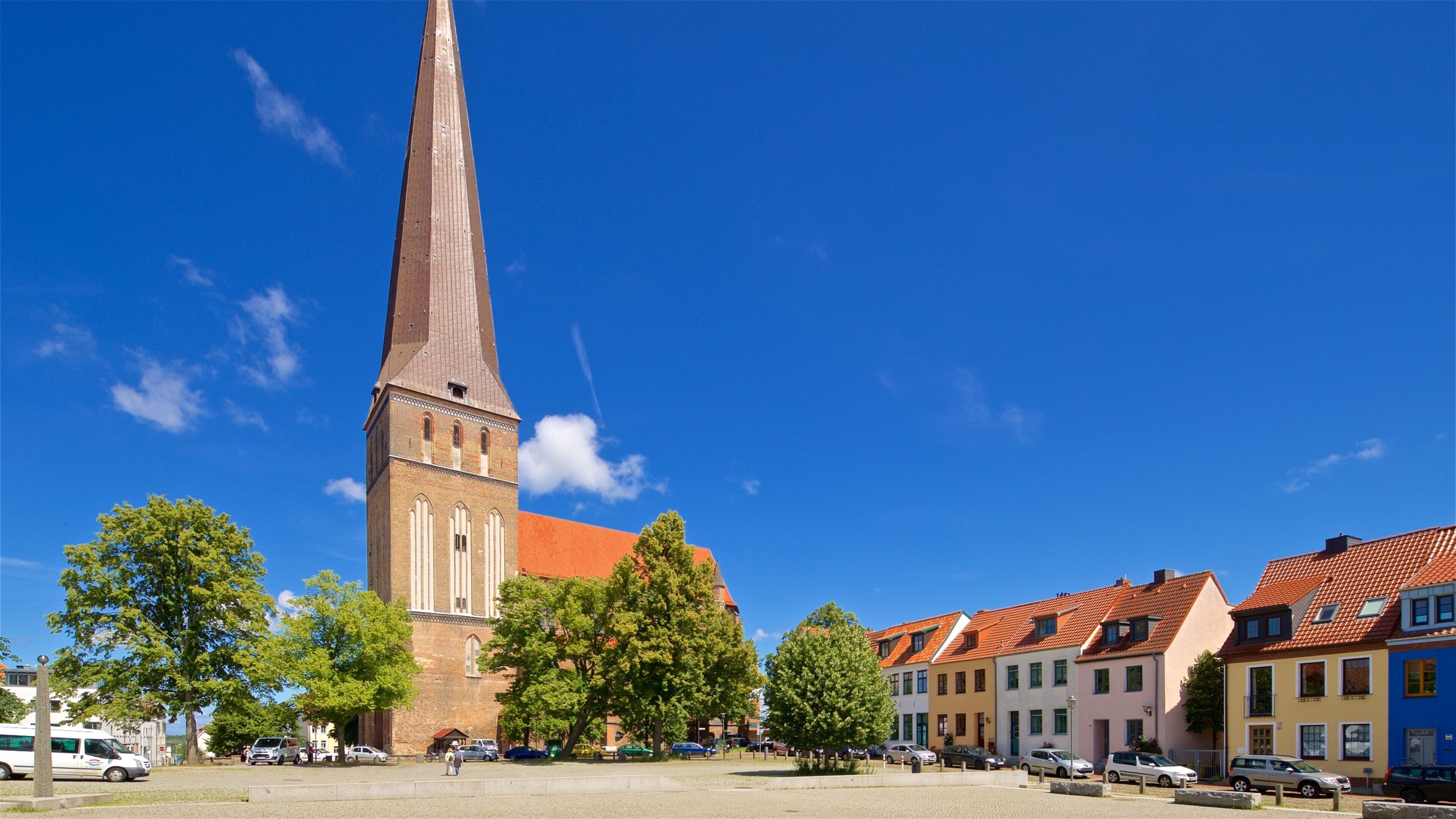 Petrikirche featuring heritage architecture and a square or plaza