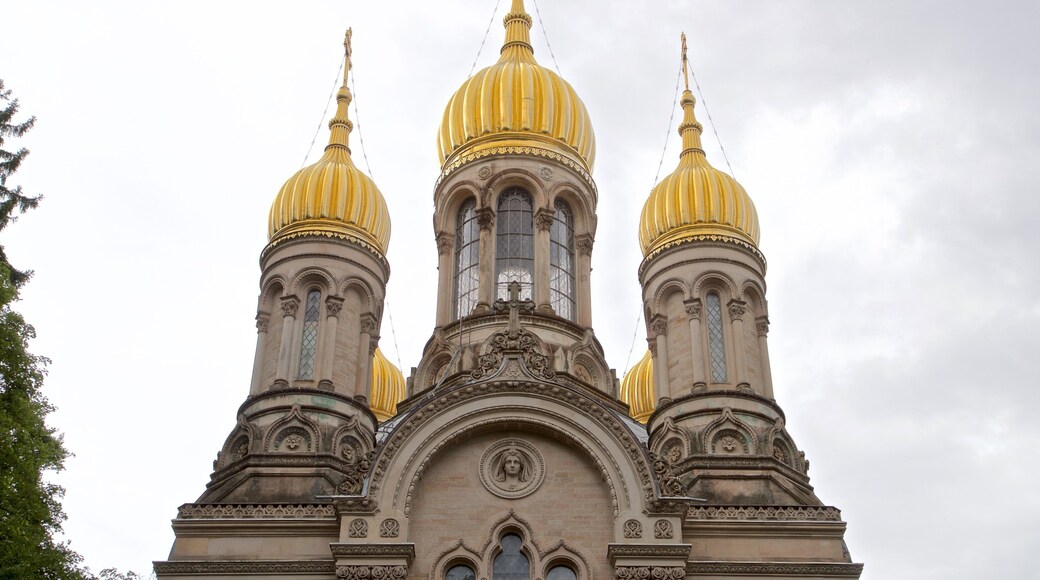 Russian Orthodox Church ofreciendo una iglesia o catedral y arquitectura patrimonial
