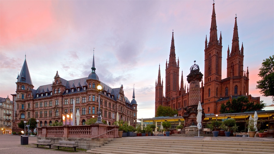 Marktbrunnen showing a church or cathedral, a sunset and heritage architecture