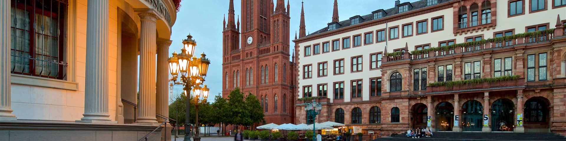 Marktbrunnen qui includes patrimoine historique, église ou cathédrale et patrimoine architectural