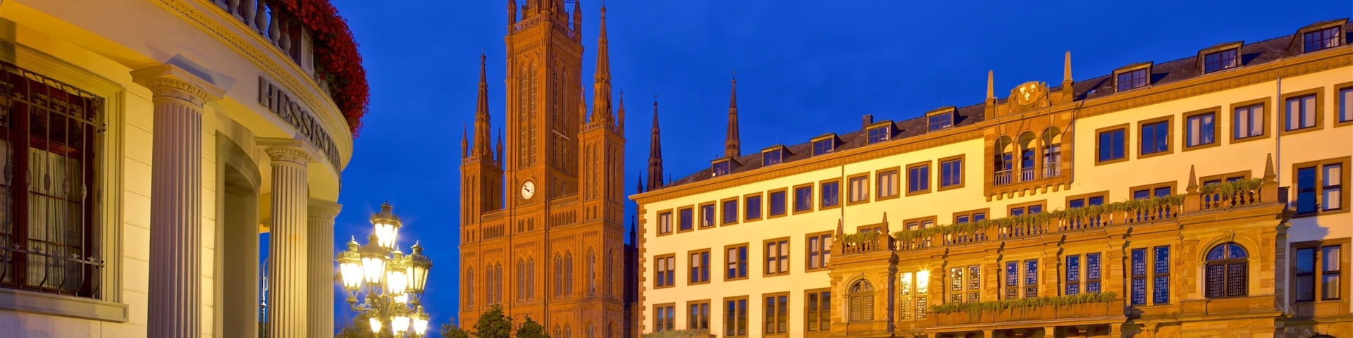 Marktbrunnen caracterizando uma igreja ou catedral, elementos de patrimônio e cenas noturnas