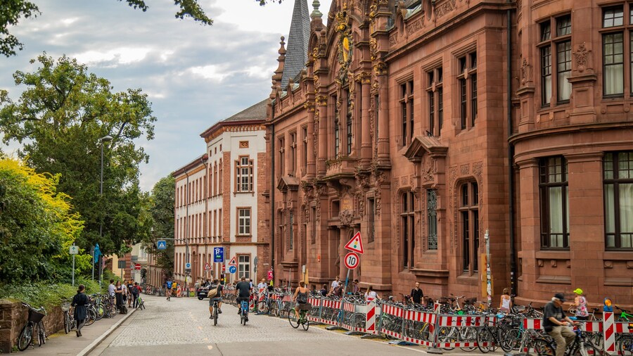 Universitätsbibliothek which includes heritage architecture and a city
