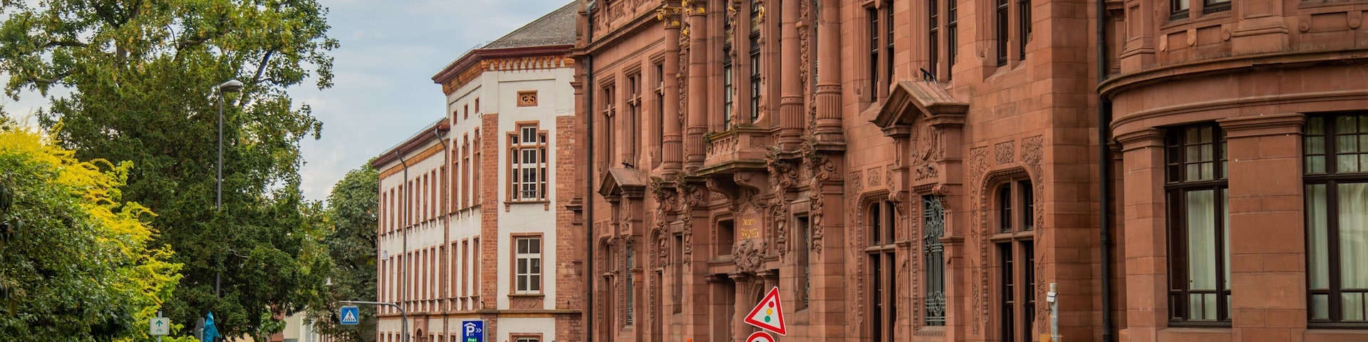 Universitätsbibliothek which includes heritage architecture and a city