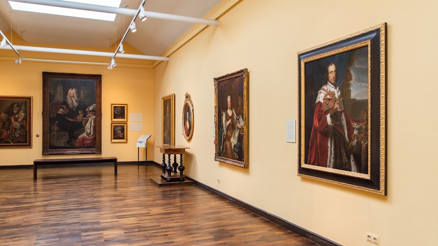 KurpfÀlzisches Museum showing art and interior views